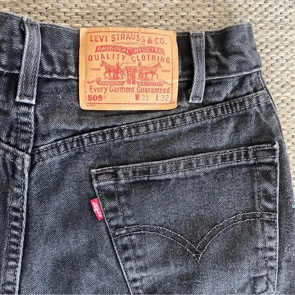 Levi’s Black Denim Vintage Shorts - Picture 2 of 8